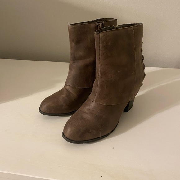 Taupe colored booties by Fergie - Picture 2 of 6